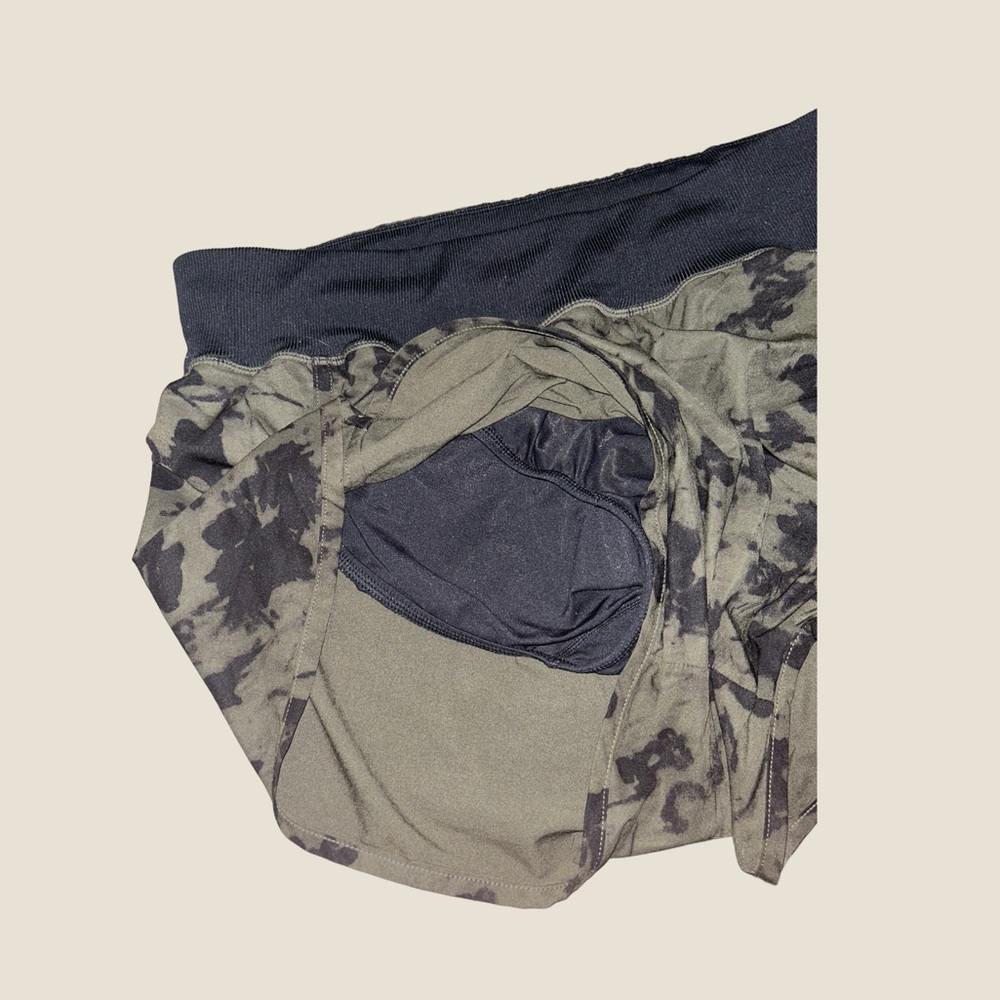 LIKE NEW! Women’s Z By Zella Size Large Athletic Shorts - Picture 3 of 4